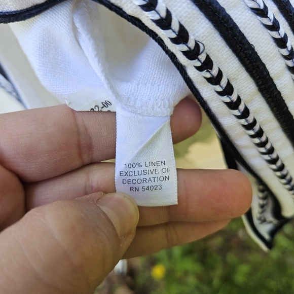 Banana Republic white linen tunic with blue accent embroidery size large - Picture 6 of 9